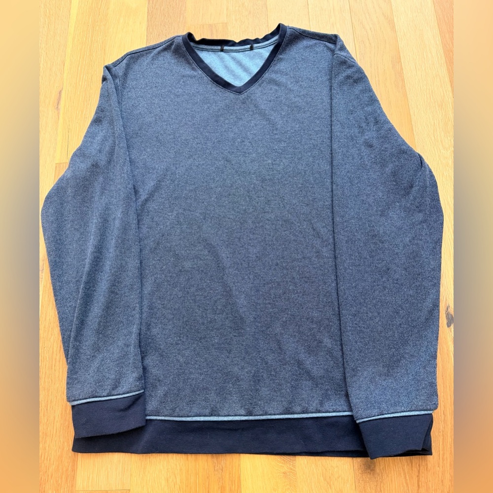 Robert Barakett Men’s Blue Heather V-Neck Top